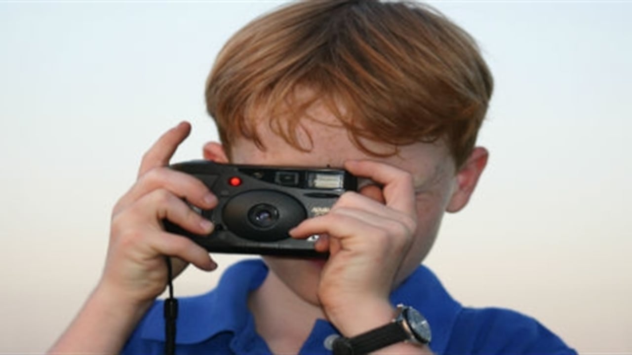 El ISO determina la entrada de luz que recibe la cámara.