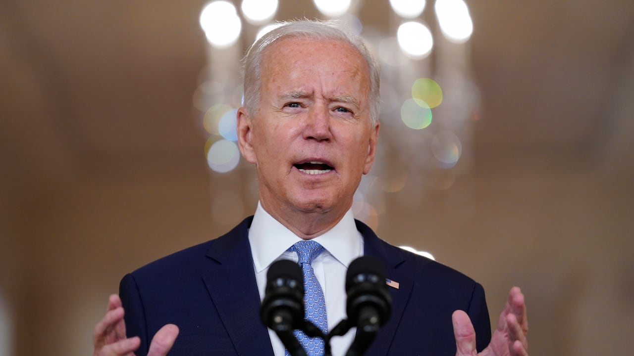 El presidente Joe Biden prometió regularizar a 11 millones de indocumentados, pero por el momento no se ha concretado avance en esta iniciativa. (AP Foto / Evan Vucci)