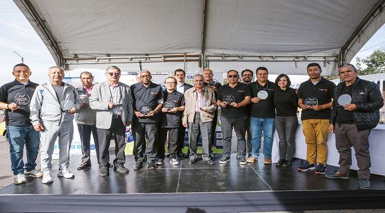 La Secretaría de Movilidad entregó un galardón a 20 conductores por la amplia trayectoria como taxistas