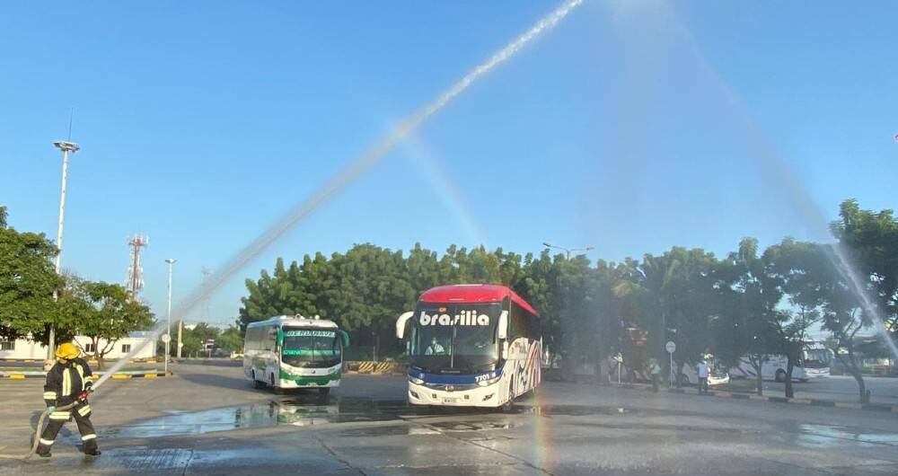 La Terminal de Transporte de Barranquilla celebró la partida de sus primeras rutas intermunicipales en cinco meses.