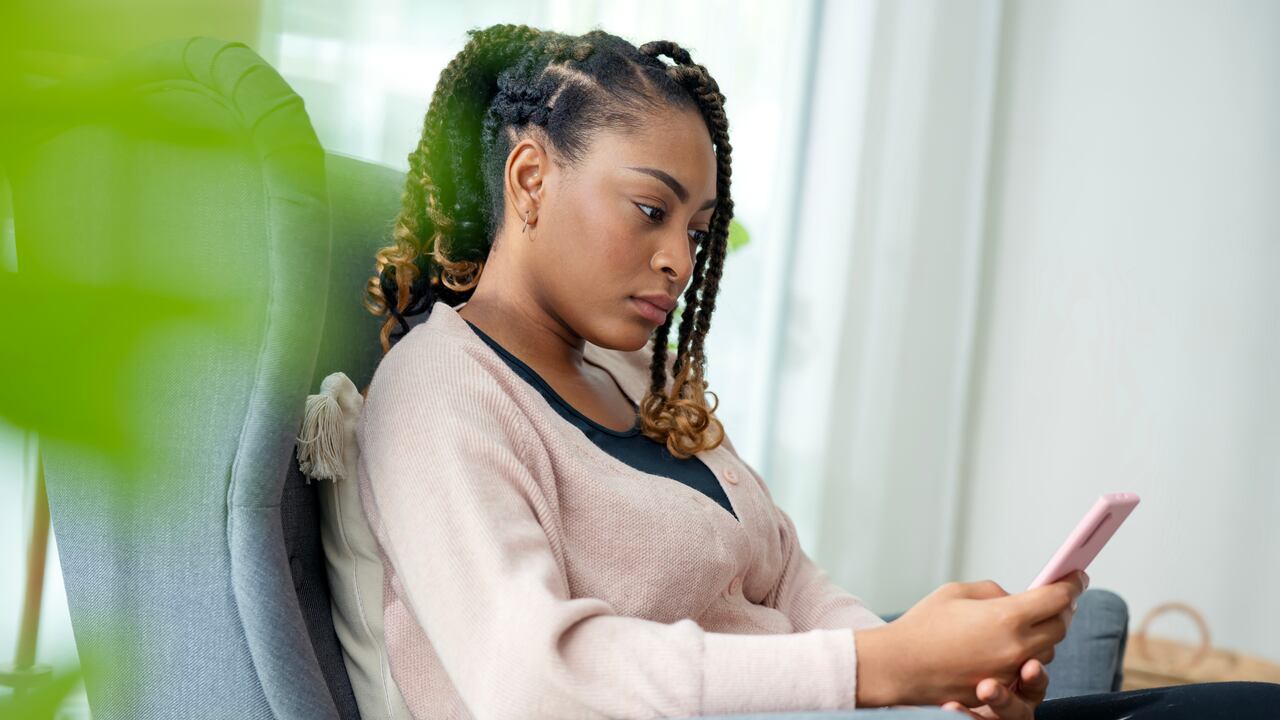 La IA dio una mirada a las implicaciones sociales, emocionales y cognitivas del uso excesivo del dispositivo móvil.