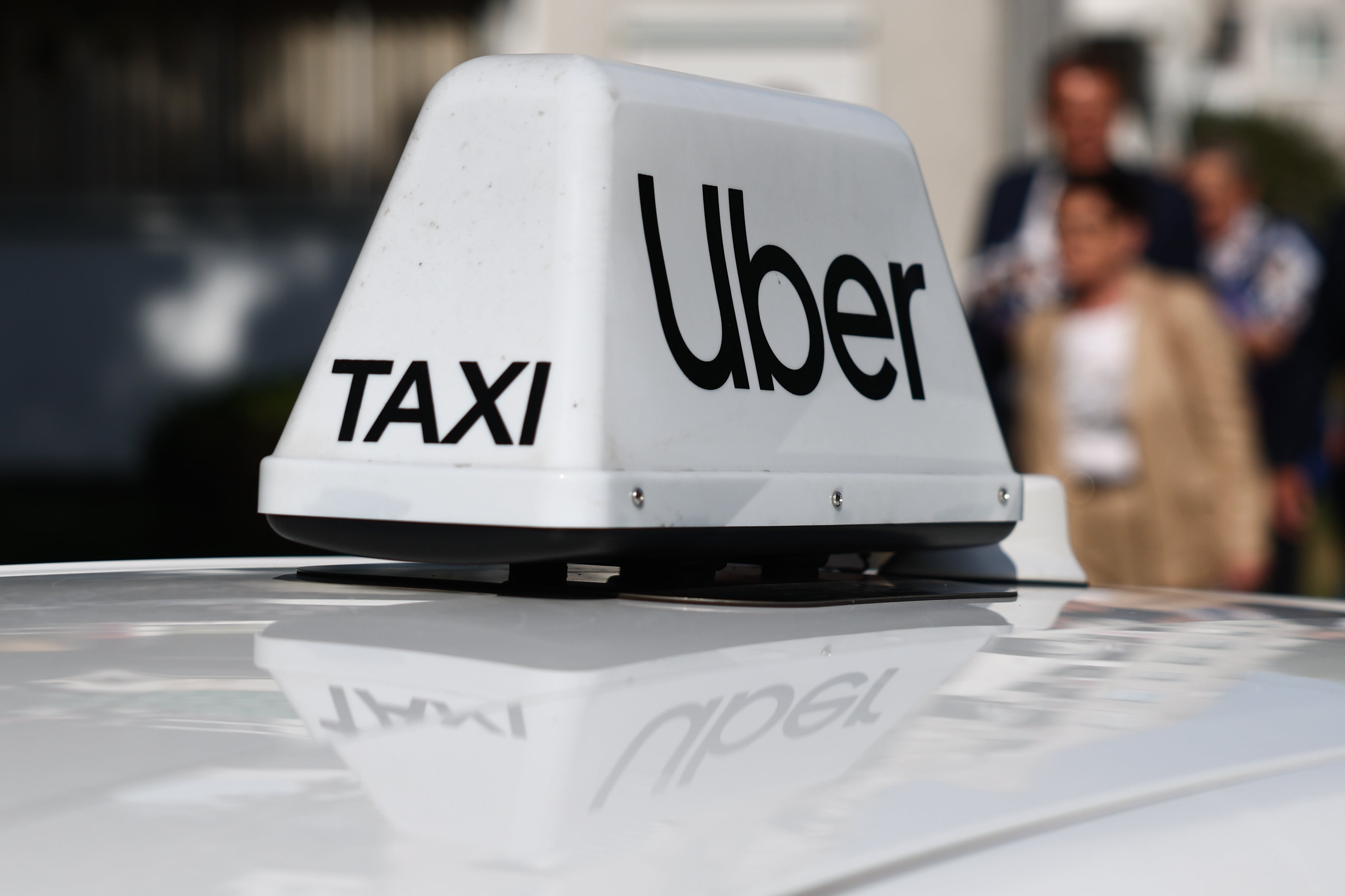 Uber anunció cambios en su estructura mientras aumenta sus inversiones en movilidad autónoma.