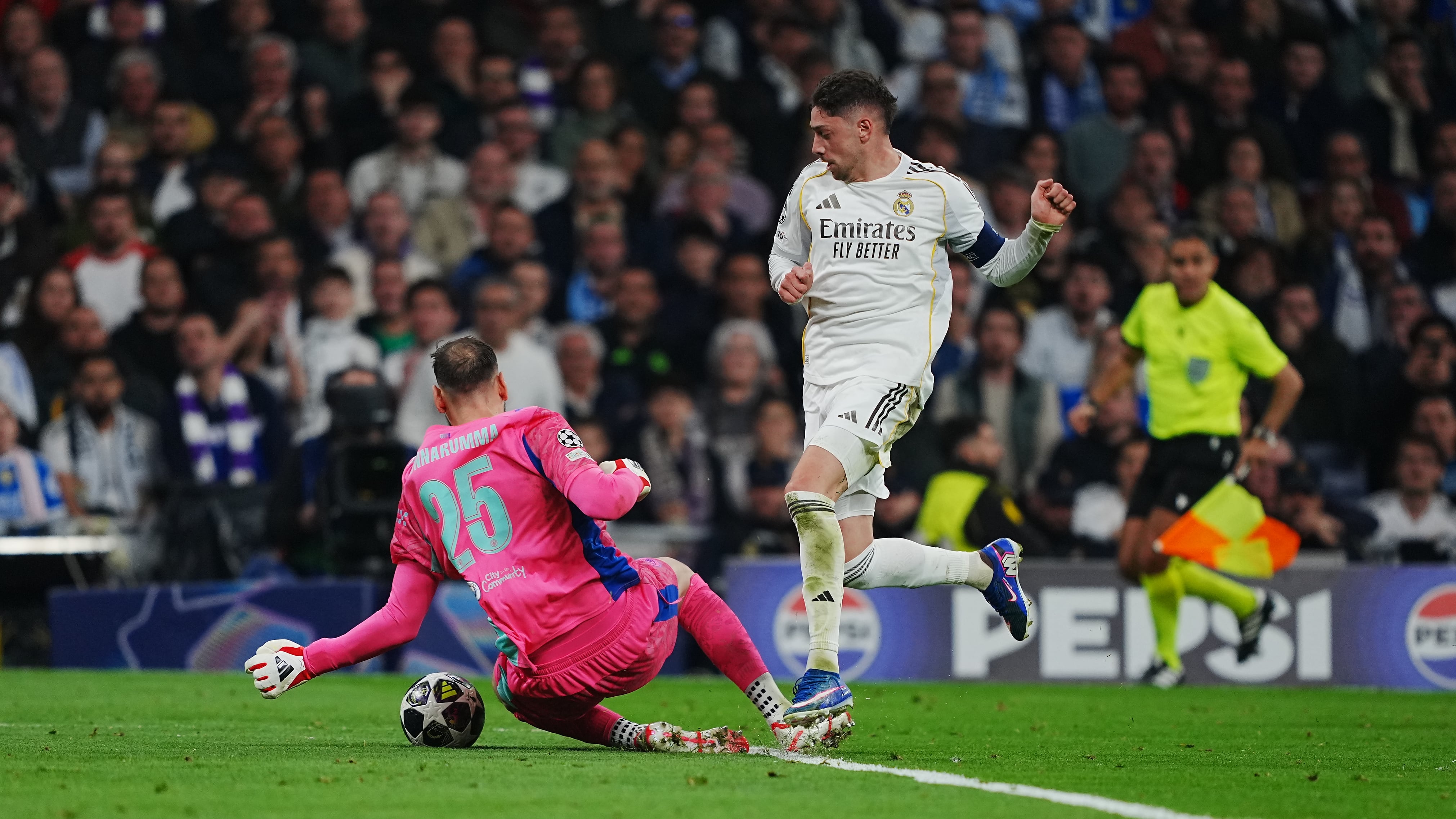 Real Madrid se llevó la ida de los octavos de final por goleada 3-0.