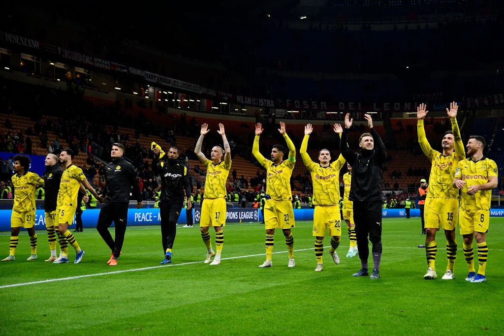 MILAN, ITALY - NOVEMBER 28: (L-R) Karim Adeyemi of Borussia Dortmund, Marco Reus of Borussia Dortmund, Emre Can  of Borussia Dortmund, Marcel Sabitzer of Borussia Dortmund, Mats Hummels of Borussia Dortmund, Salih Ozcan of Borussia Dortmund celebrates a victory for 1-3 against of AC Milan during the UEFA Champions League match between AC Milan and Borussia Dortmund at Stadio Giuseppe Meazza on November 28, 2023 in Milan, Italy. (Photo by Stefano Guidi/Getty Images)