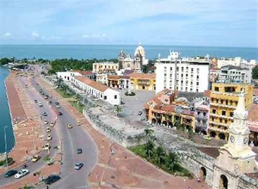 El joven habría saltado a una zona prohibida para bañistas en el norte de Cartagena. Foto referencia del centro histórico.