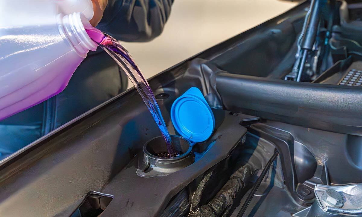 ¿Cuándo usar anticongelante o refrigerante en el motor? Estas son las diferencias