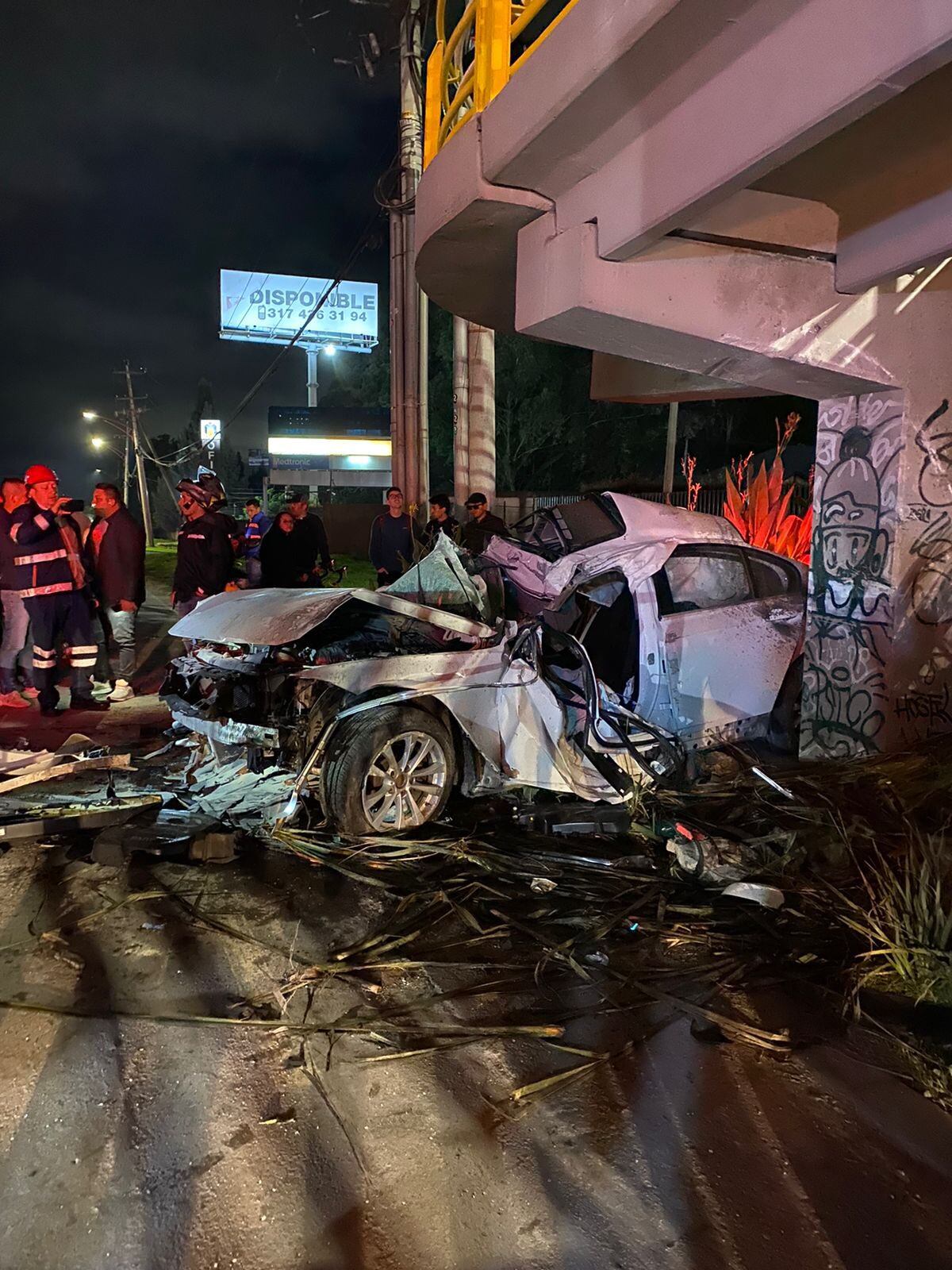 En el choque resultó herido un joven de 16 años al que se le brindó atención ambulatoria.