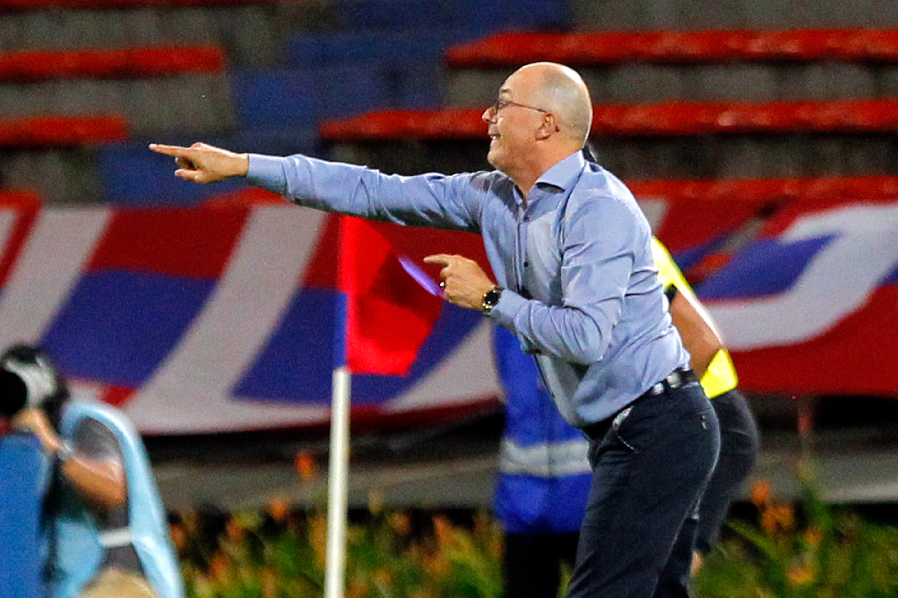 Alfredo Arias pasó de Peñarol al Medellín sin mejorar su rendimiento.