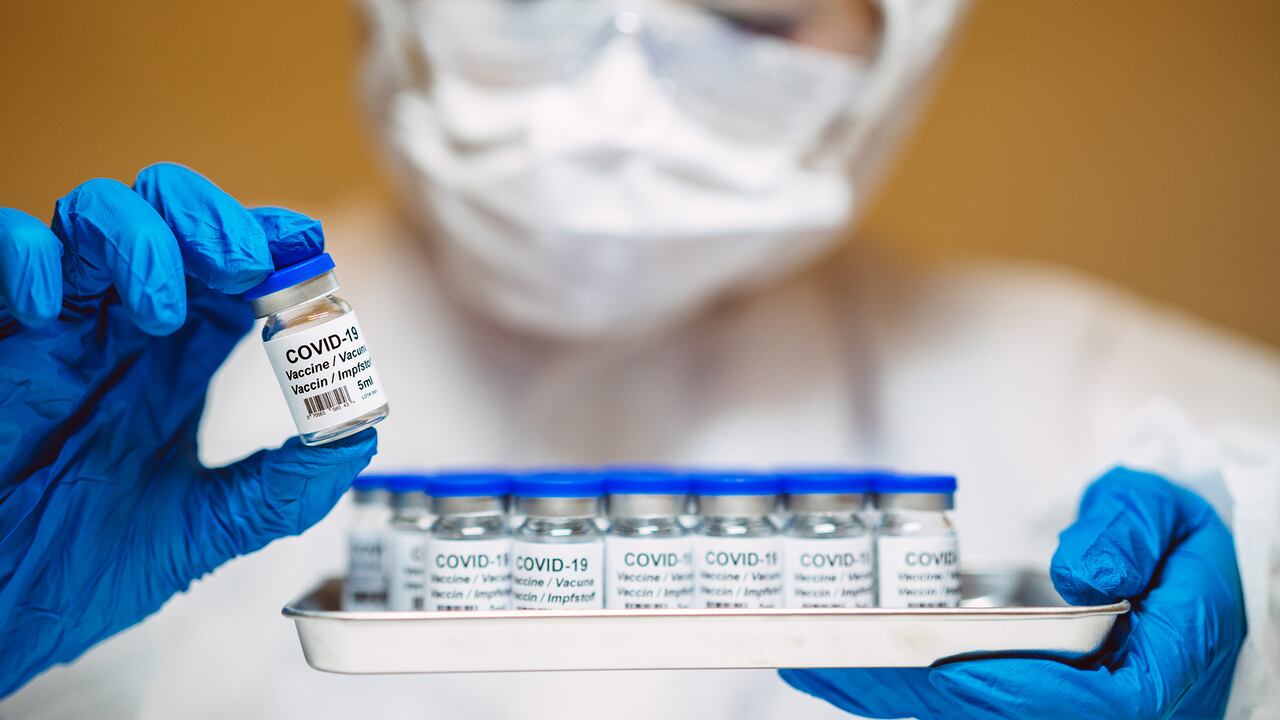 El país deberá enfocarse en el uso de la tecnología tradicional para producción de vacunas, pues en el caso de las dosis de Pfizer o Moderna son necesarias plataformas biotecnológicas que la industria farmacéutica nacional aún no tiene a su disposición.