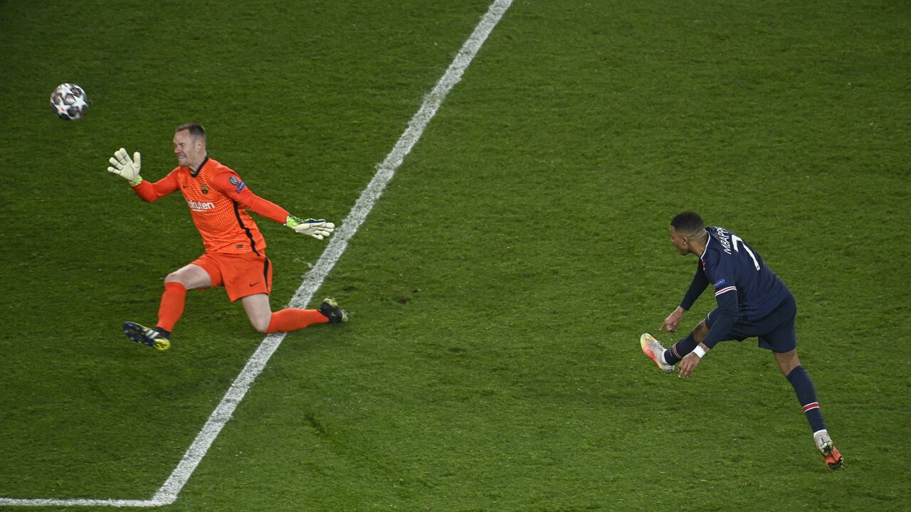 Kylian Mbappé vuelve a medirse contra el Barcelona en una fase decisiva de UCL