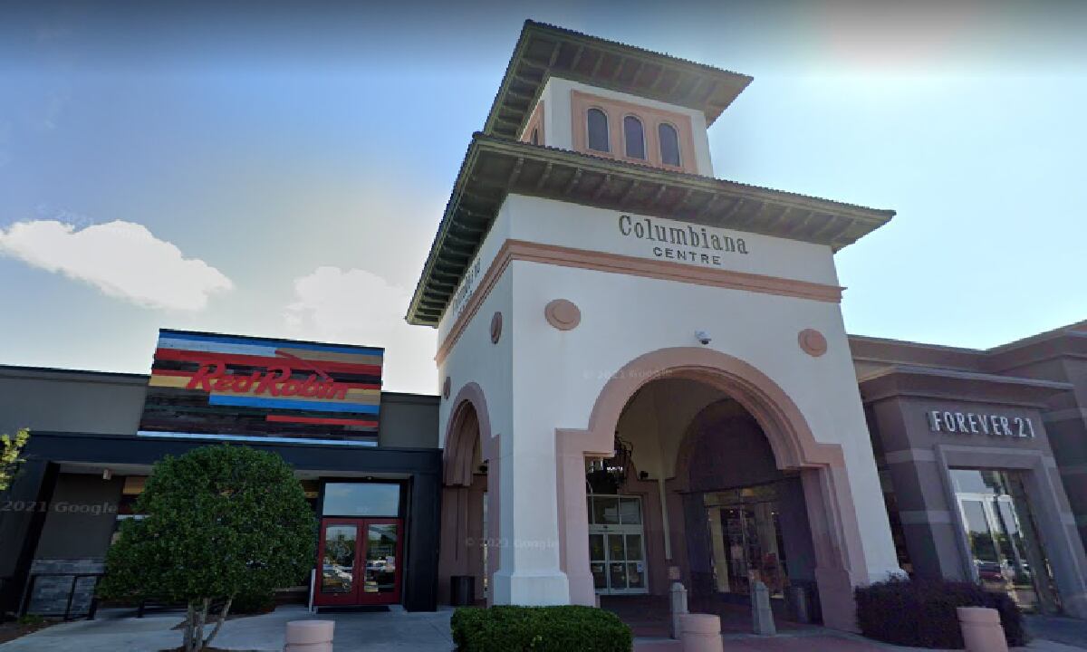 La policía investiga cómo, pese a haber transcurrido 4 días desde la desaparición y muerte de la mujer, nadie se había percatado de su cadáver en el baño.