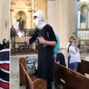 Simona: la mujer encapuchada que irrumpió en la Catedral Primada de Bogotá