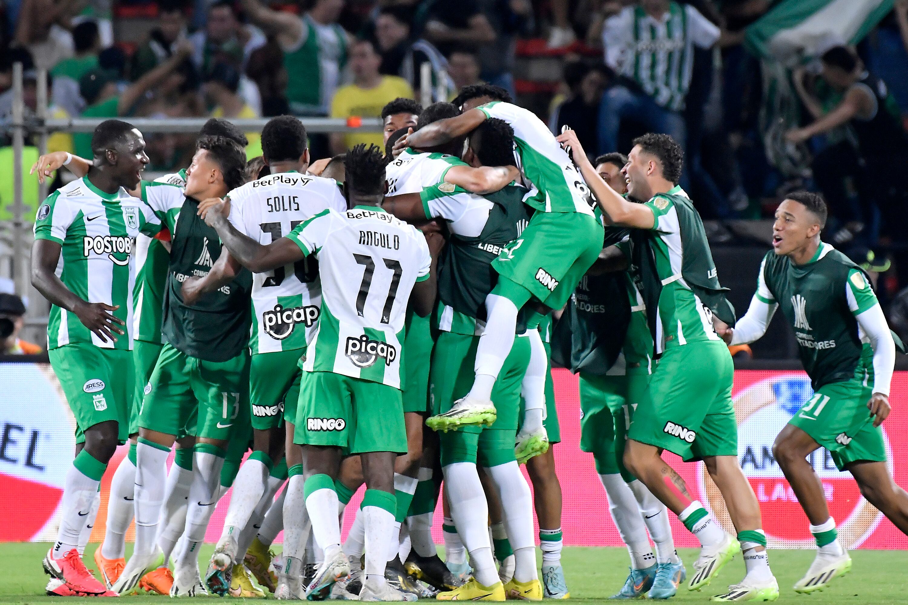 MEDELLIN, COLOMBIA - AUGUST 03: Maximiliano Cantera (C) of Atletico Nacional celebrates with teammates after scoring the team's third goal during a Copa CONMEBOL Libertadores 2023 round of sixteen first leg match between Atletico Nacional and Racing Club at Estadio Atanasio Girardot on August 03, 2023 in Medellin, Colombia. (Photo by Gabriel Aponte/Getty Images)