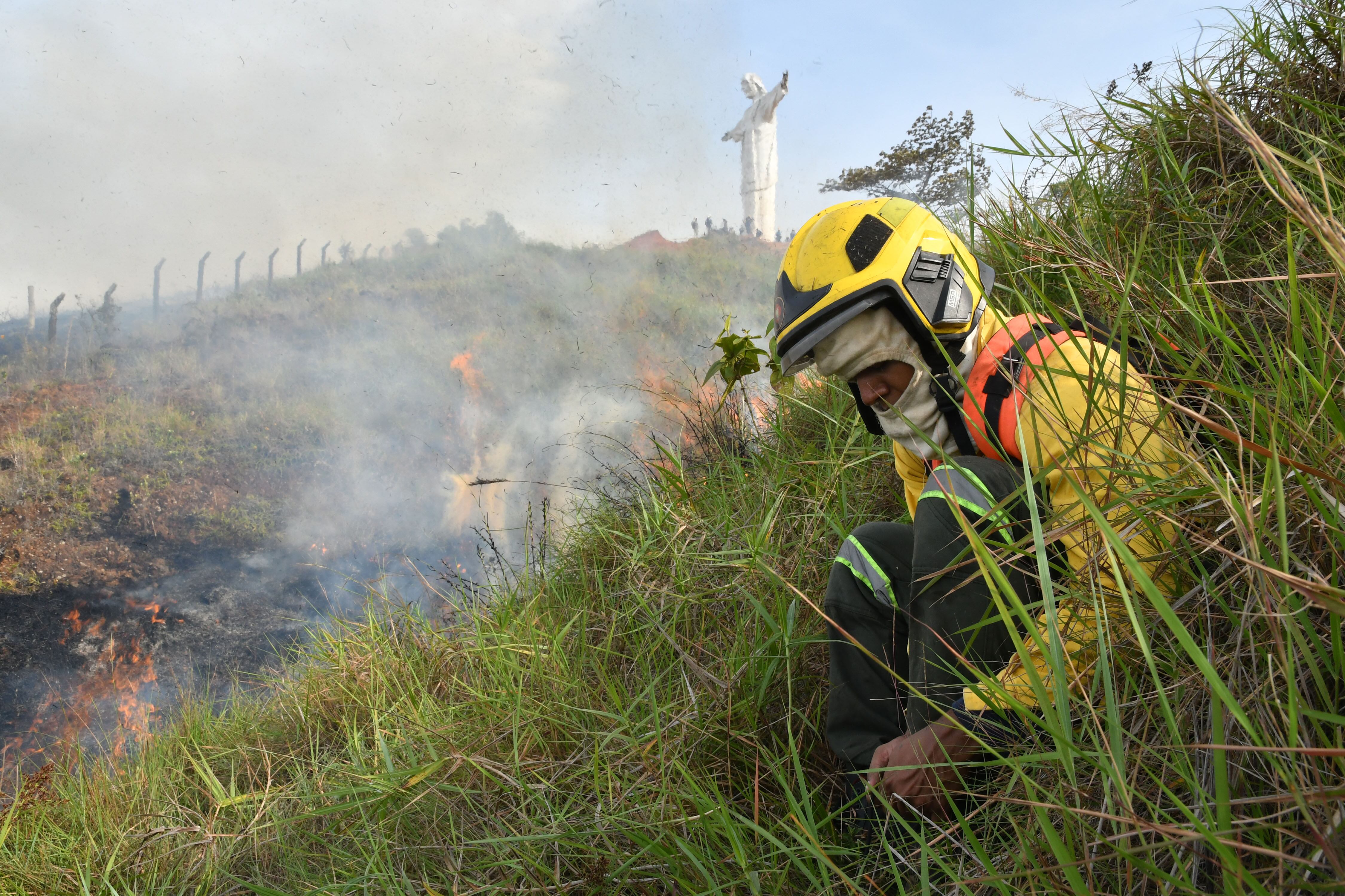 “Grandes incendios de los últimos días en Cali han sido provocados”: secretario de Gestión del Riesgo Rodrigo Zamorano.