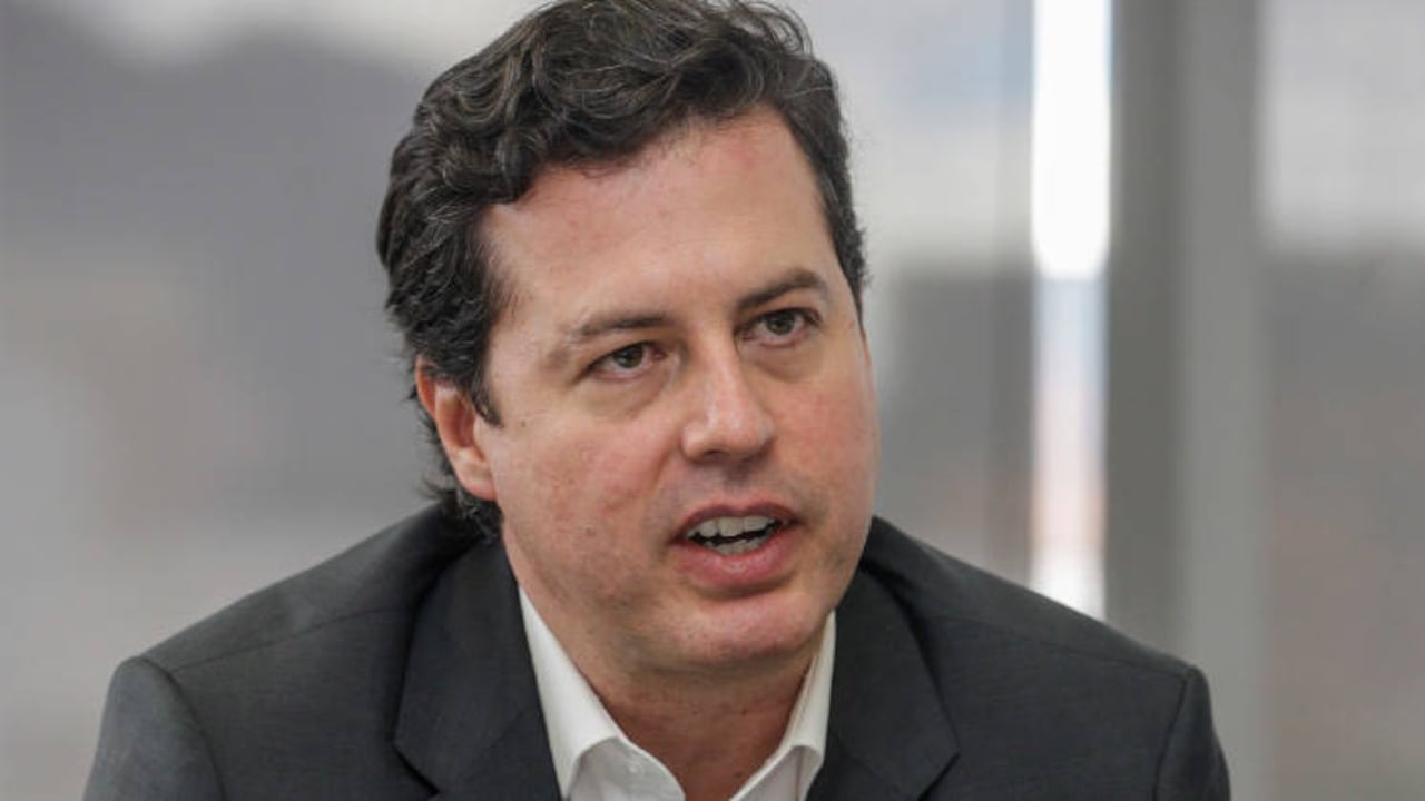 El senador Galán no descarta una alianza con La U para defender la paz y cree que César Gaviria debe asumir la presidencia del Partido Liberal de cara a 2018.