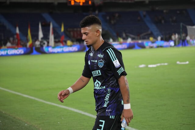 Edwin Herrera y su frustración tras la derrota ante Águilas.