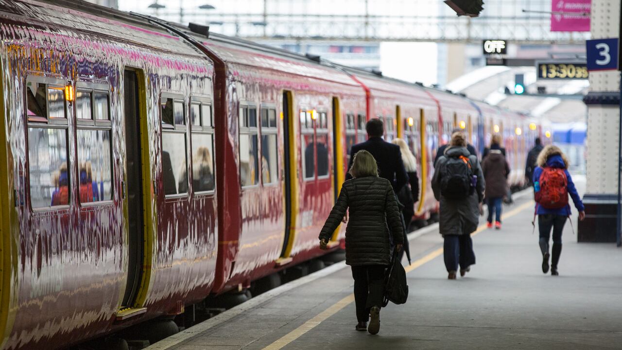 ¿Cuánto cuesta viajar en tren de Londres a Paris y cuánto dura el trayecto?