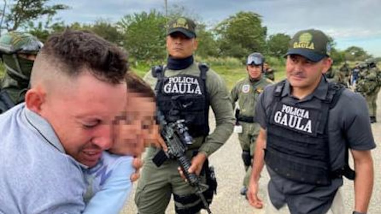 Padre abraza a su hijo tras tres días de secuestro en Cesar.