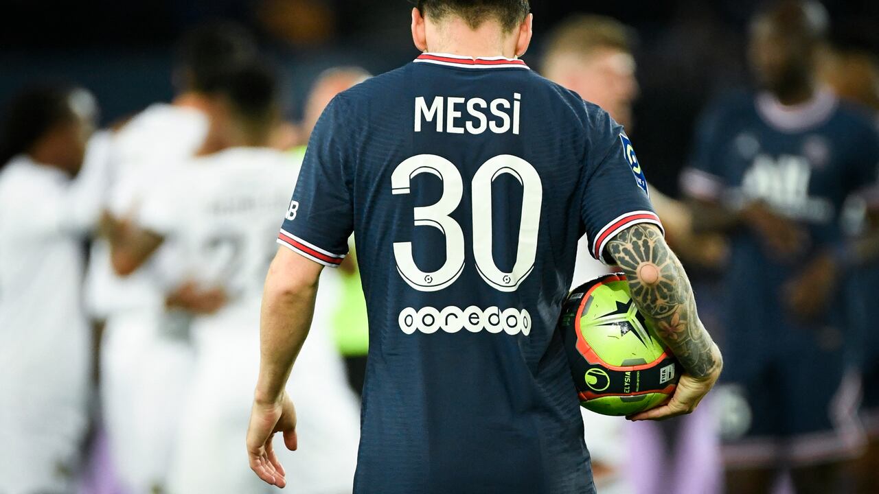 Paris Saint-Germain's Argentinian forward Lionel Messi during the French L1 football match between Paris Saint-Germain (PSG) and LOSC Lille at the Parc des Princes stadium, in Paris, on October 29, 2021. (Photo by Bertrand GUAY / AFP)