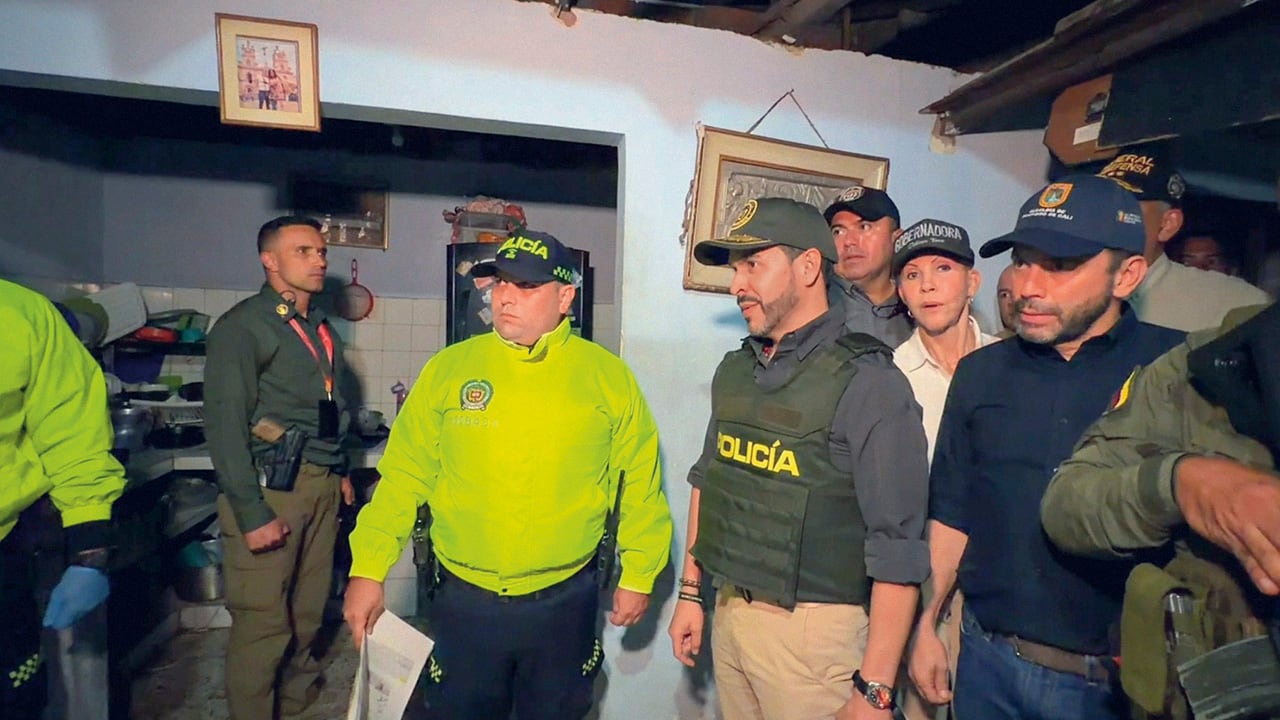 Operativo policial liderado por el presidente Abelardo de la Espriella en el barrio El Calvario en el centro de Cali, acompañado por el alcalde Alejandro Eder y la gobernadora Dilian Francisca Toro.