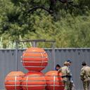 Así lucen las boyas que pondrá Texas en la frontera con México