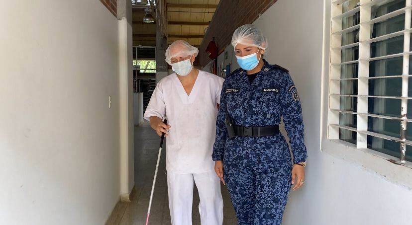 Juanito, el panadero ciego que se convirtió en ejemplo de resocialización en las cárceles de Colombia