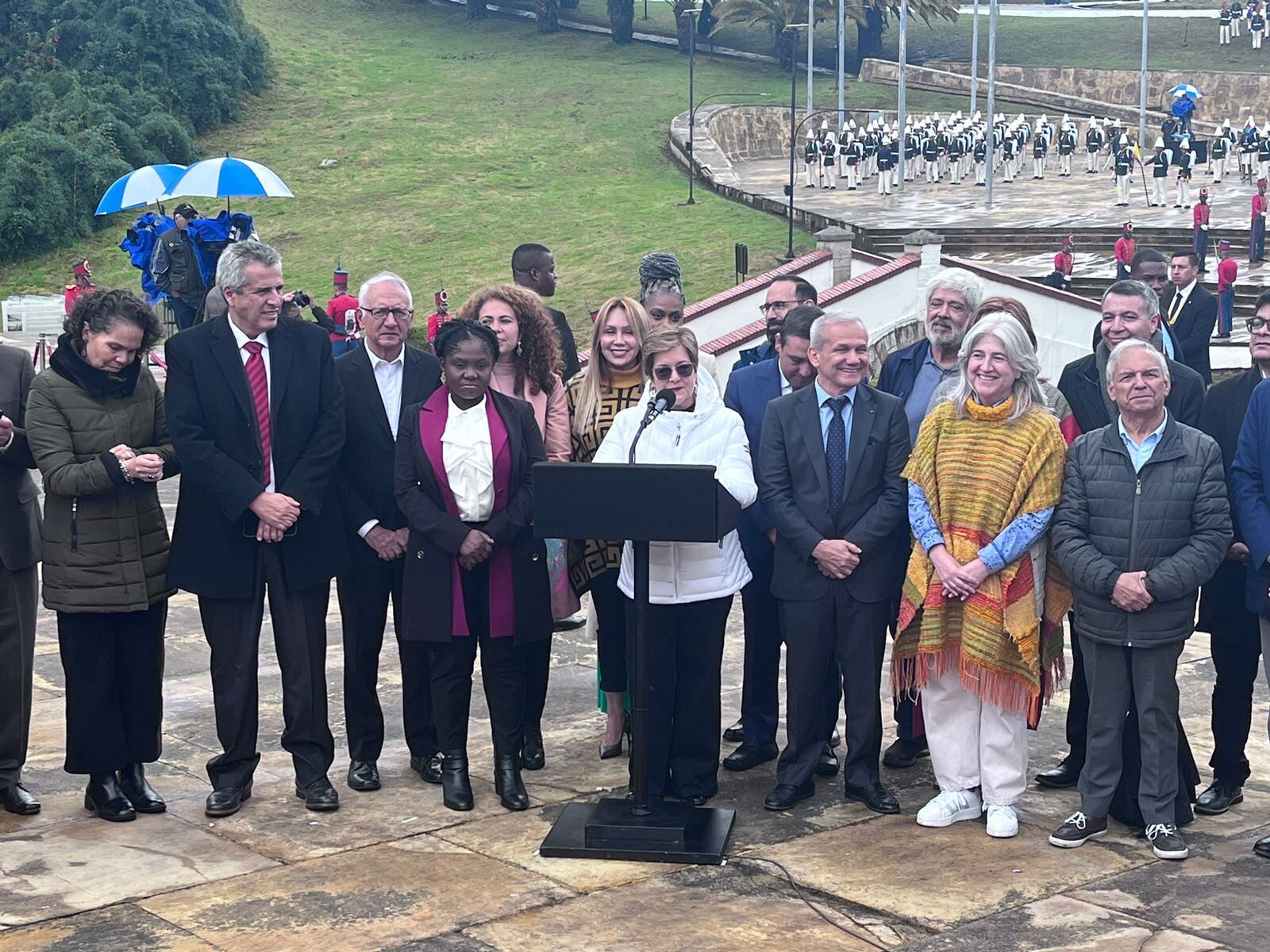 Los ministros defendieron al presidente en medio del escándalo de su hijo Nicolás Petro.