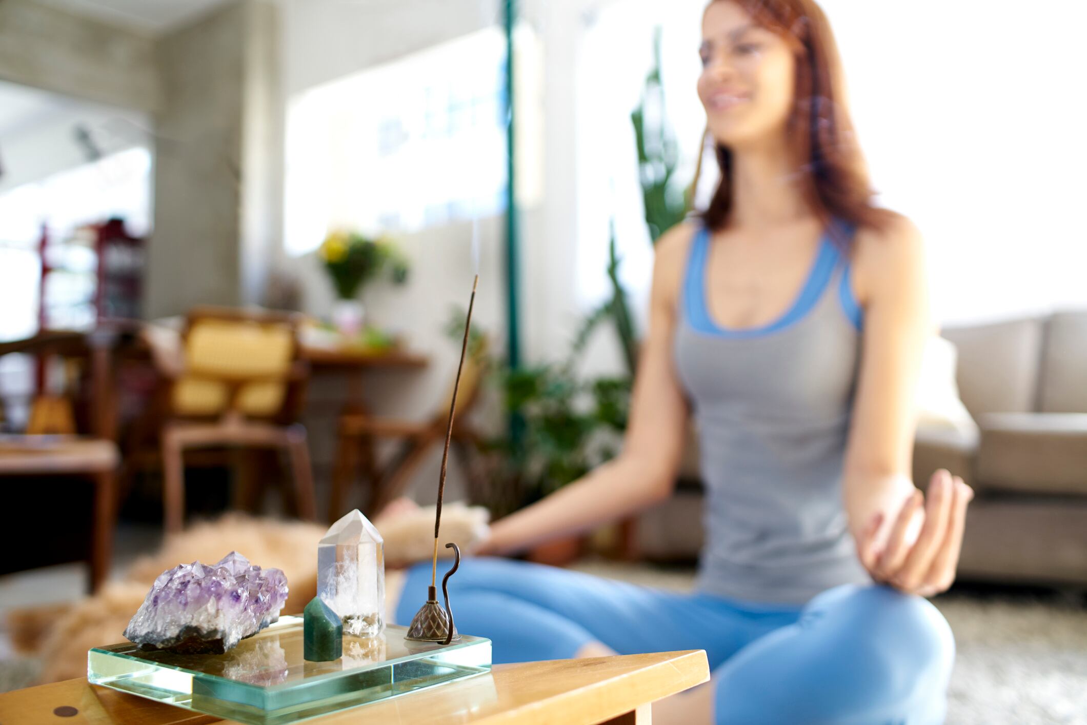 En diversos rincones del mundo, el sándalo, el palo santo y la lavanda se erigen como inciensos de elección para aquellos que buscan purificar su entorno de influencias negativas.