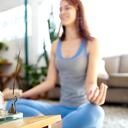 La espiritualidad encuentra aliados en el incienso, y tres variedades en particular destacan por su poder para disipar la energía negativa en el hogar.