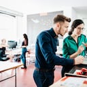 El aumento del costo de vida está haciendo que muchas personas se restrinjan a la hora de gastar.