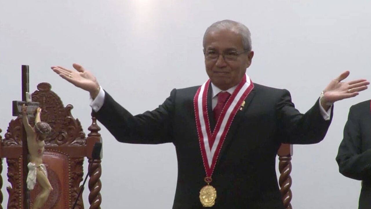 El fiscal general Pedro Chávarry renunciará el martes ante una junta de fiscales supremos de Perú.