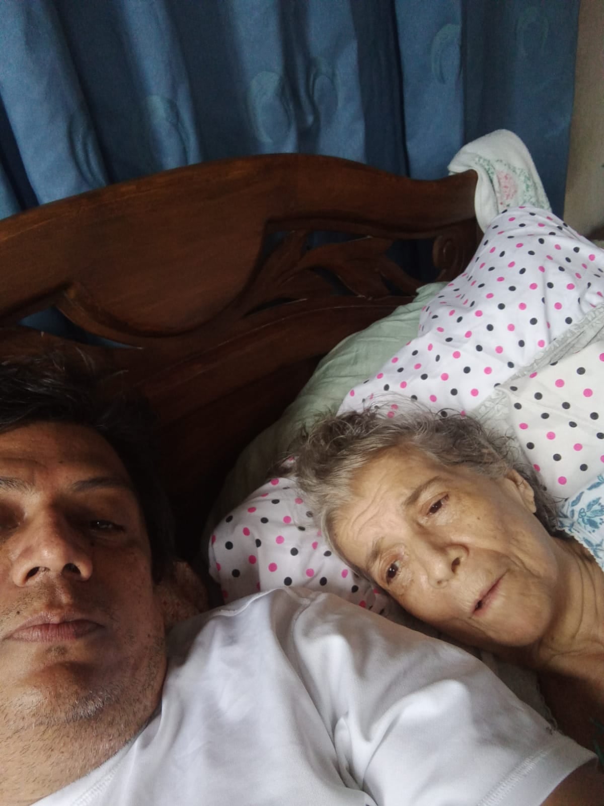 Hermilda Escalante y su hijo Gino de Jesús Roa