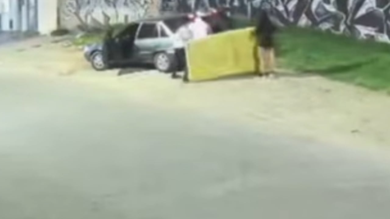 Este es el momento en el que los responsables dejan el cadáver en el sitio.