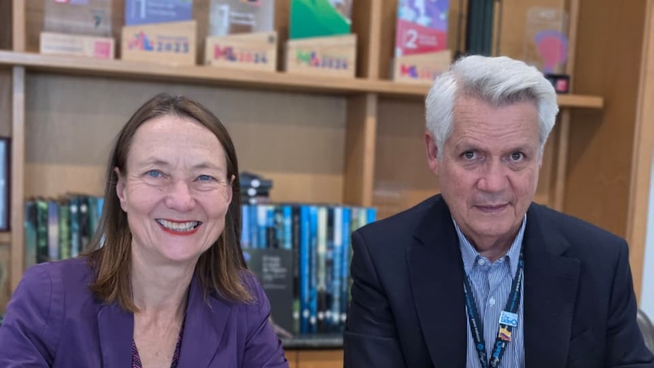 La firma del acuerdo contó con la participación de Gerardo Silva Castro, presidente de Banco de Occidente, y Monika Beck, miembro del Directorio de DEG.