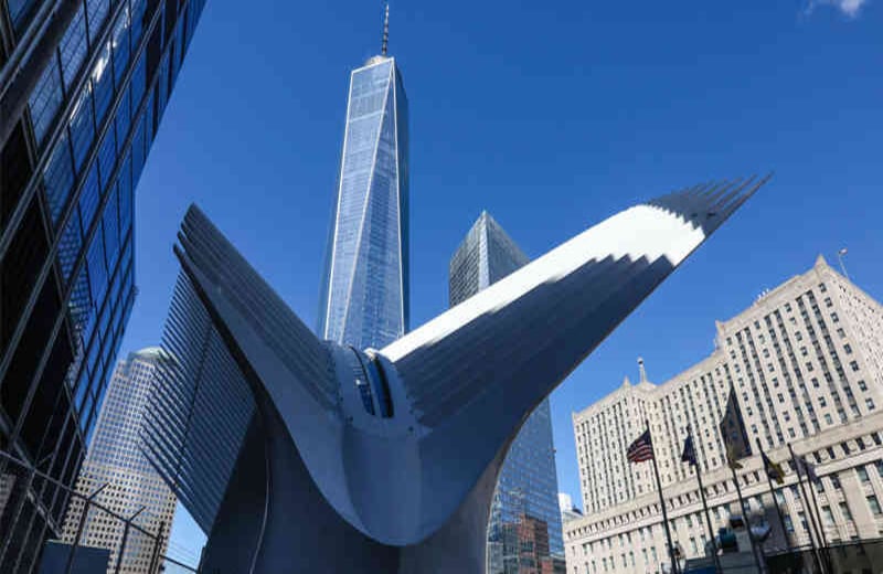 Nueva York, One World  Trade Center: Tiempo de entrega: 7 años (2006-2014). Costo: 3.900 millones de dólares. Descripción: la también llamada Torre de la Libertad es el sexto rascacielos más alto del mundo (el más alto del continente americano) y reemplazó a las Torres Gemelas en el corazón de Nueva York. Tiene una altura equivalente a 104 pisos  (541 metros )