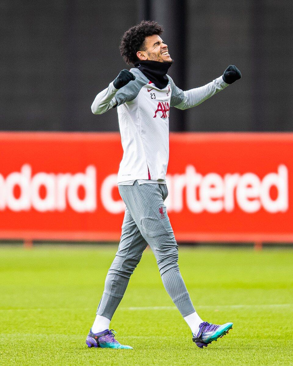 Luis Díaz entrenó este martes en el terreno de juego y aumentó las expectativas por volver.