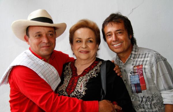 Santiago Uribe Vélez, Isabel Jaramillo de Vélez y César Augusto Londoño.