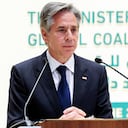 El secretario de Estado estadounidense, Antony Blinken, escucha durante una conferencia de prensa conjunta con el ministro saudí del Exterior, el príncipe Faisal bin Farhan, el jueves 8 de junio de 2023, en Riad, Arabia Saudí. (Ahmed Yosri/Foto compartida vía AP)