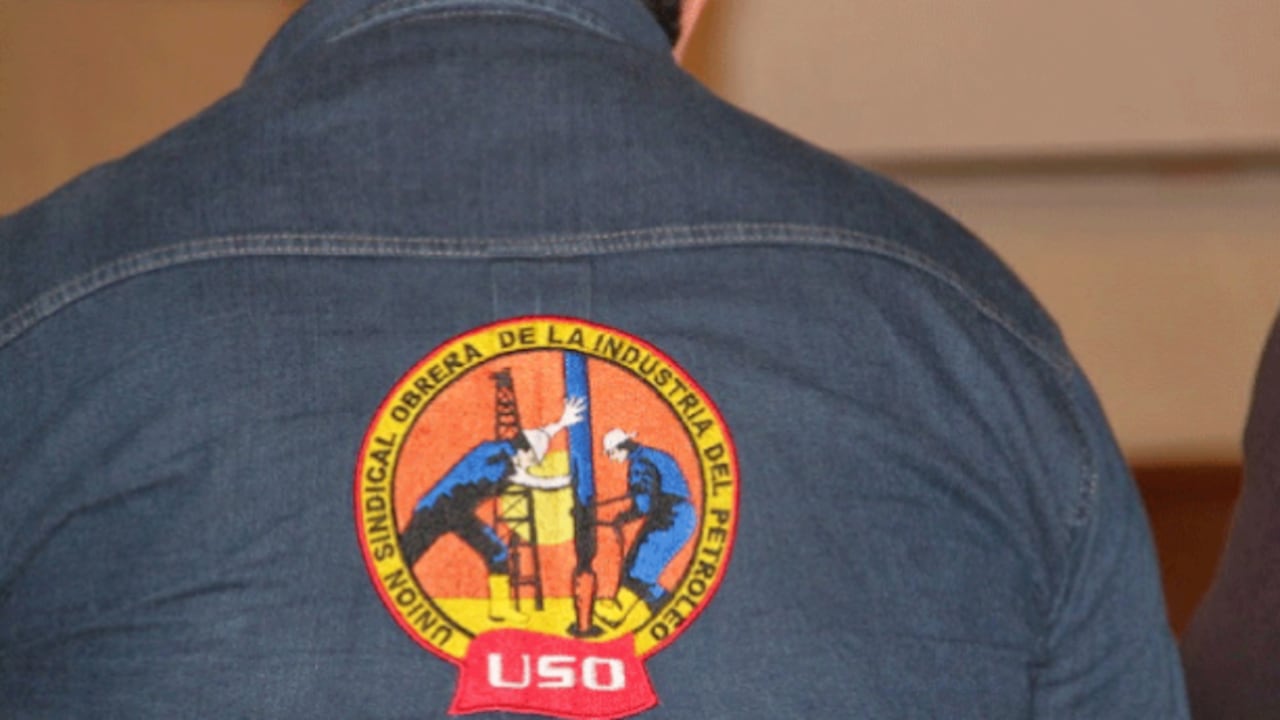 USO significa Unión Sindical Obrera del la Industria del Petróleo.
