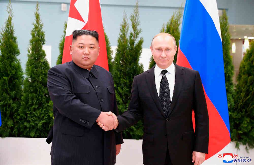 Kim Jong-un y Vladimir Putin se encontraron en Vladivostok. Foto: AP