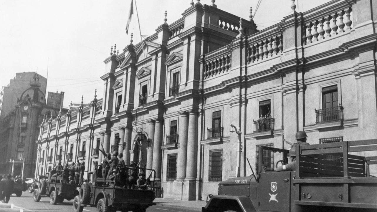 Las tropas se dirigían al Palacio de la Moneda para buscar al presidente Allende.