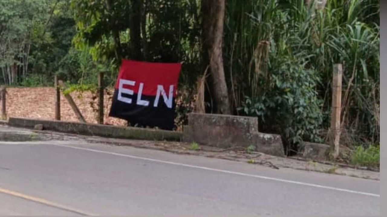 Banderas del ELN en Santander.