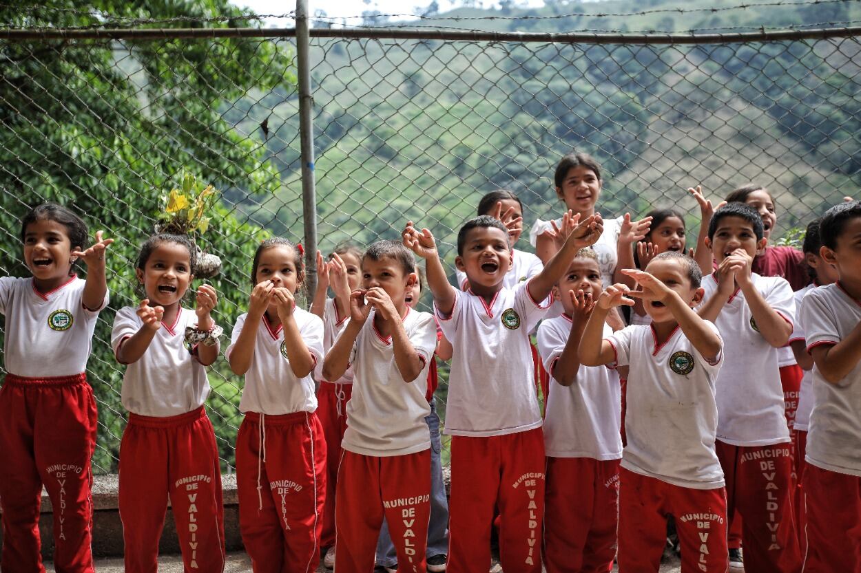 Este año los kits escolares llegaron a 17.375 niños que cursan primaria y habitan en 16 municipios y 200 veredas del área de influencia de la Central Hidroituango.