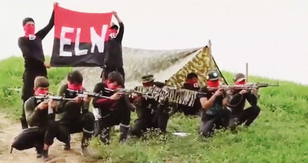    El ELN divulga videos de entrenamientos a sus integrantes para que se conviertan en asesinos, en la modalidad de francotiradores. 