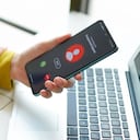 La mejor solución es nunca contestar llamadas con estos prefijos para evitar estafas.