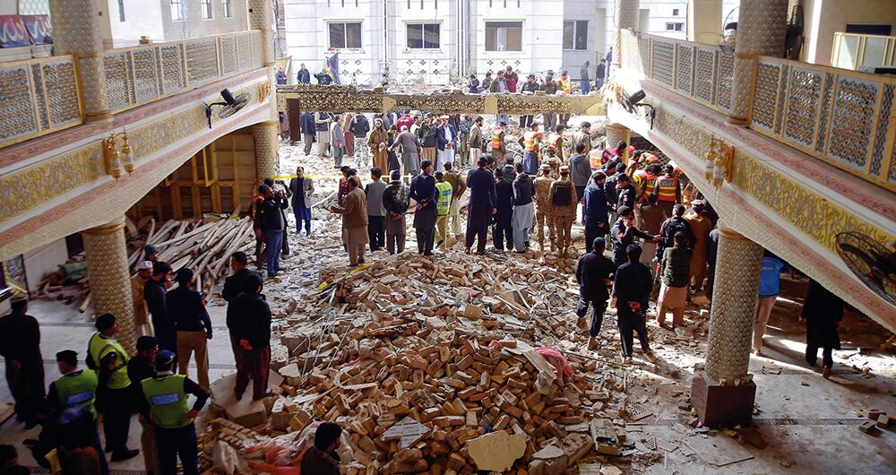 En Pakistán se inmoló un miembro del grupo Tehrik Talibán Pakistán (TTP) o mejor conocido como los Talibanes Paquistaníes. El atentado dejó 90 muertos y 221 heridos.