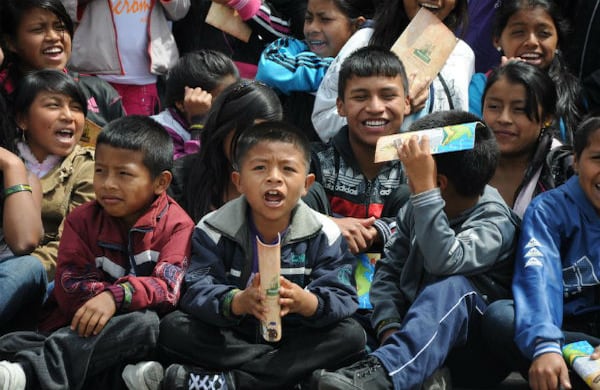 Para la Fuerza de Tarea Apolo, esta es una forma de traer felcidad a los niños indigenas del Cauca y acercar al Estado Colombiano a las zonas más alejadas y humildes del Norte del Cauca.