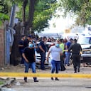 Security forces are seen at the site of an explosion near the Camilo Daza Airport in which at least two police officers died, and which occurred about an hour after another explosion at the airport, in Cucuta, Colombia, on December 14, 2021. - Two police officers and a suspected attacker died in bomb blasts at an airport in northeastern Colombia that the government blamed on terrorism, authorities said on Tuesday. The suspected attacker manged to cross a wire fence to access the runaway at the Cucuta international airport close to the border with Venezuela, police said. (Photo by Schneyder MENDOZA / AFP)
