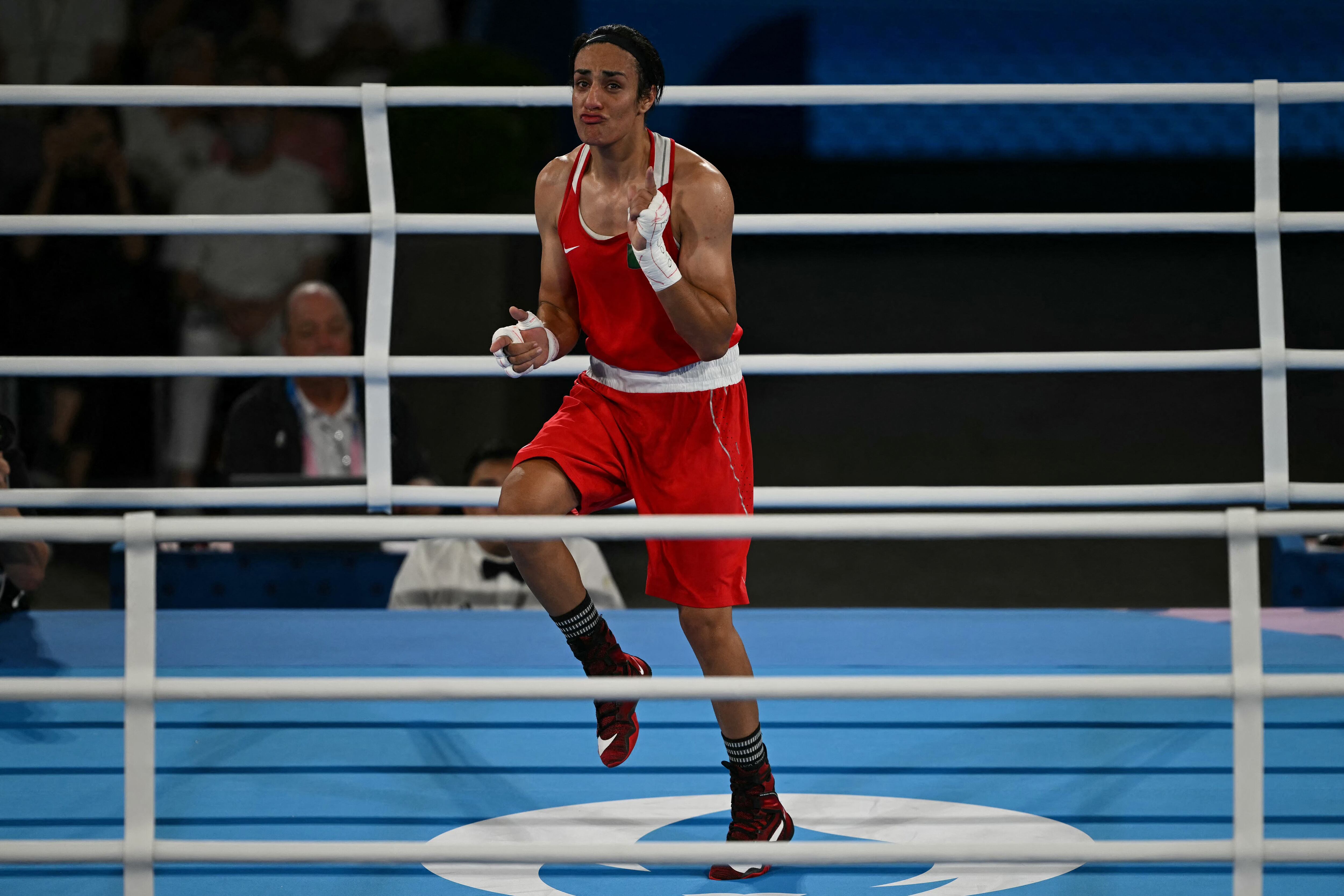 La boxeadora Imane Khelif, envuelta en una polémica de género, ganó medalla de oro en los Juegos Olímpicos de París 2024.