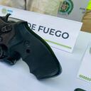 Revolver decomisado al Clan del Golfo en el Magdalena Medio.